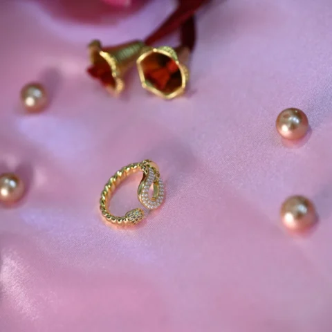 Shwet Kamal Pearl Ring