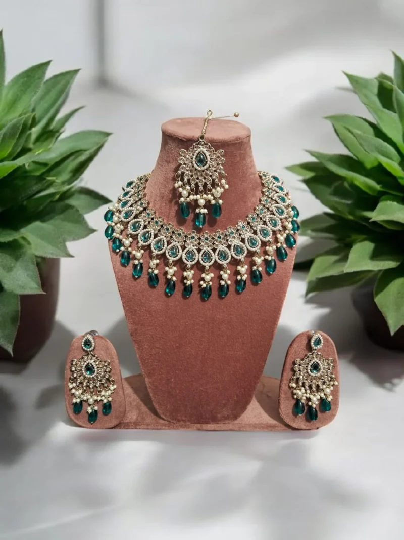 Decent Teal Green With White Pearls Necklace