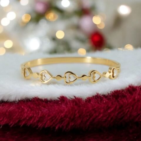 Linked Hearts Anti-Tarnish Bracelet – Golden Minimal Charm