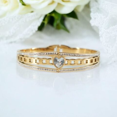 Crystal Heart Link Bracelet – Anti-Tarnish Golden Shine