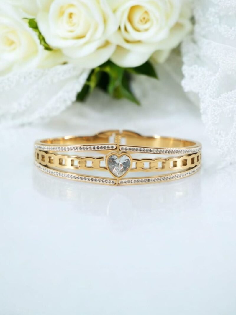 Crystal Heart Link Bracelet – Anti-Tarnish Golden Shine
