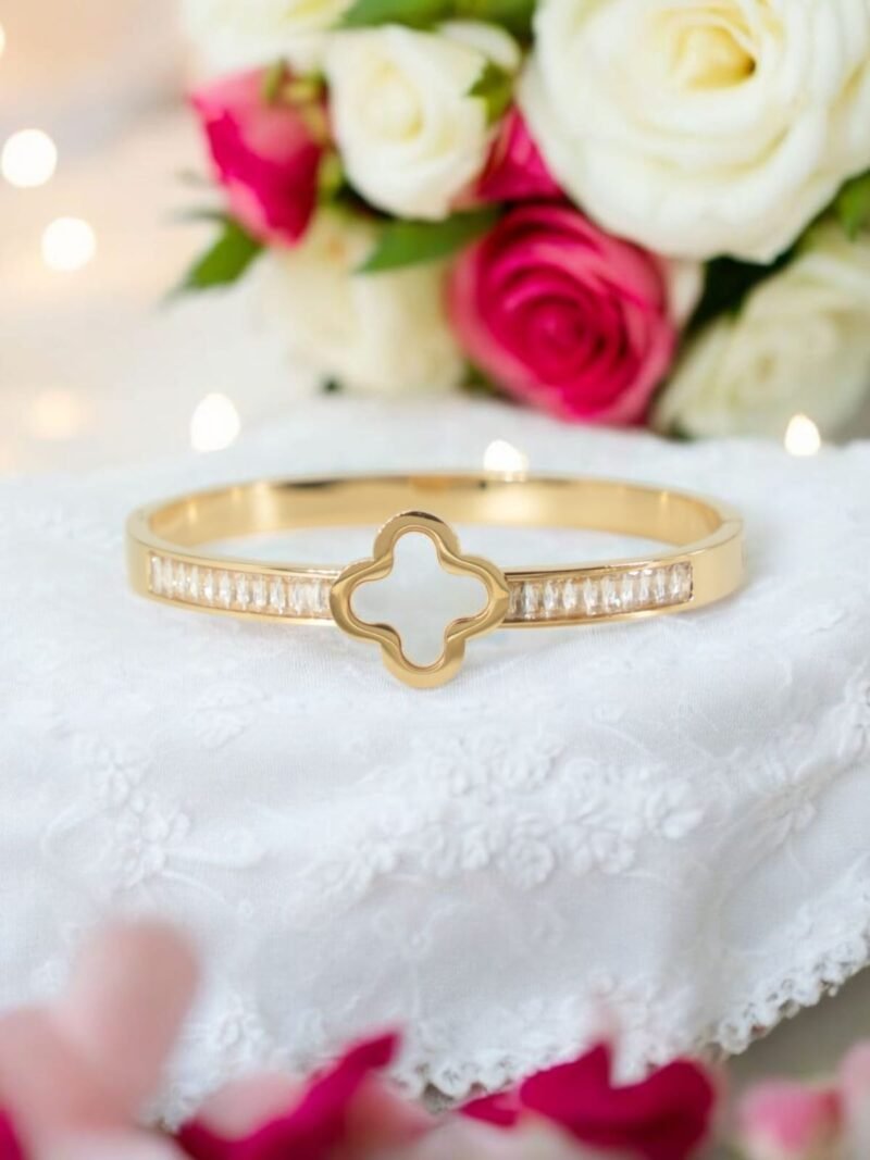 Clover Shine Baguette Bracelet – Anti-Tarnish Golden Grace