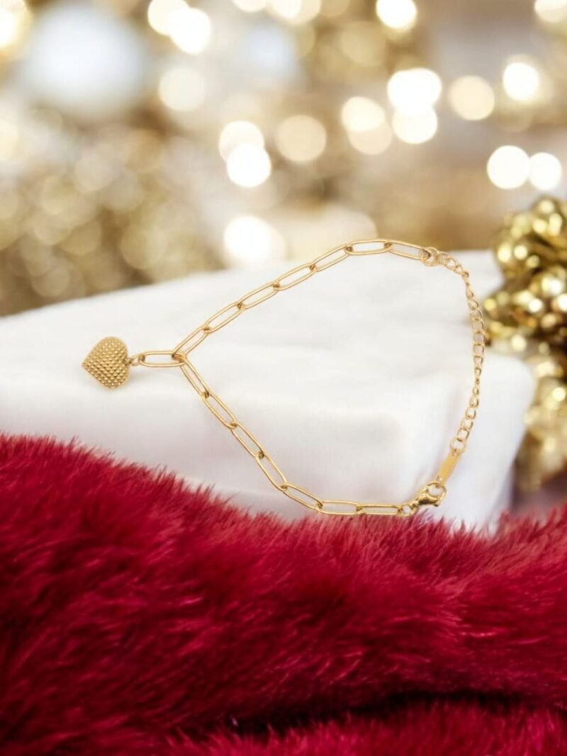 Golden Linked Heart Charm Bracelet – Elegant Minimal Style - Image 2