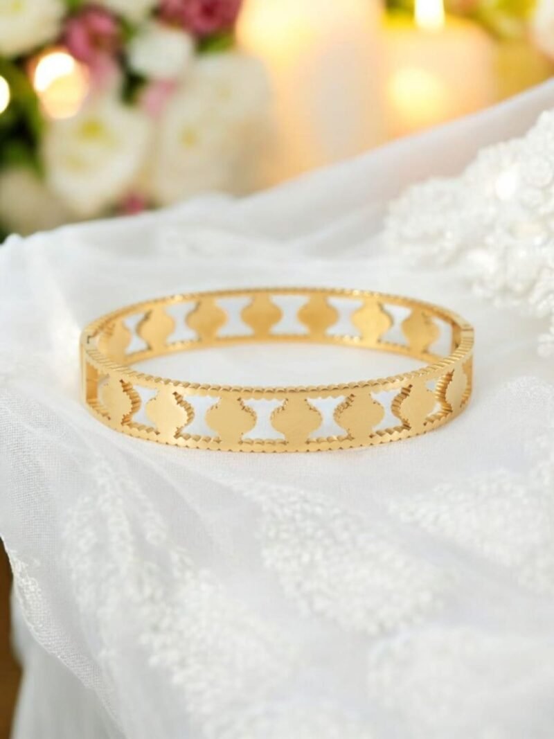 Reversible Clover and Cutout Bracelet Anti-Tarnish Golden Dual Style - Image 3