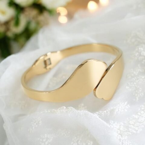 Sculpted Wave Bracelet – Anti-Tarnish Minimal Gold