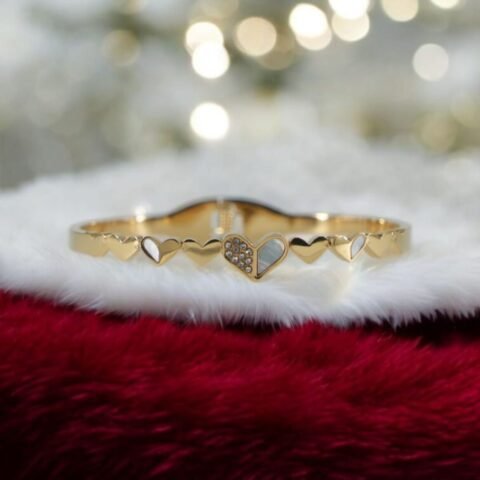 Hearts In Harmony Bracelet – Anti-Tarnish Gold Delight