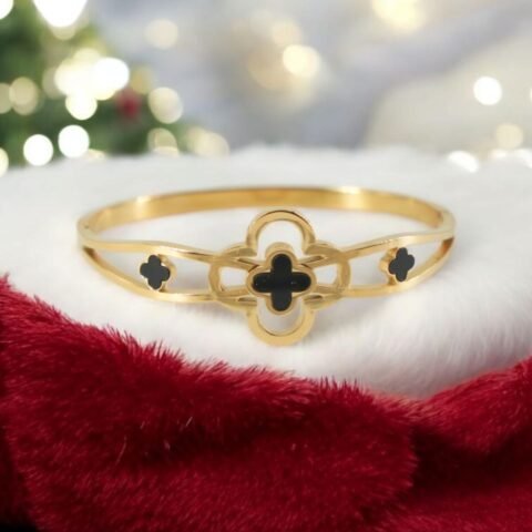 Midnight Clover Bracelet – Anti-Tarnish Gold Elegance