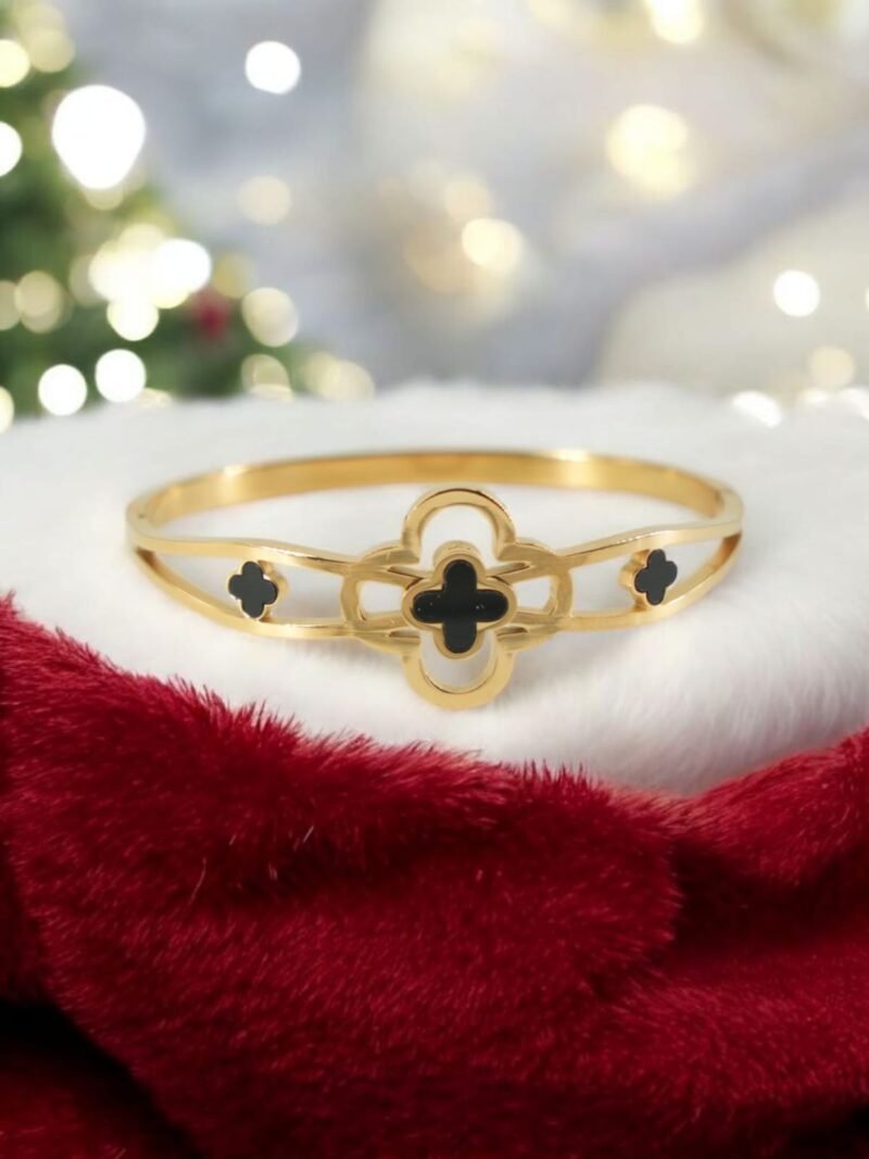Midnight Clover Bracelet – Anti-Tarnish Gold Elegance