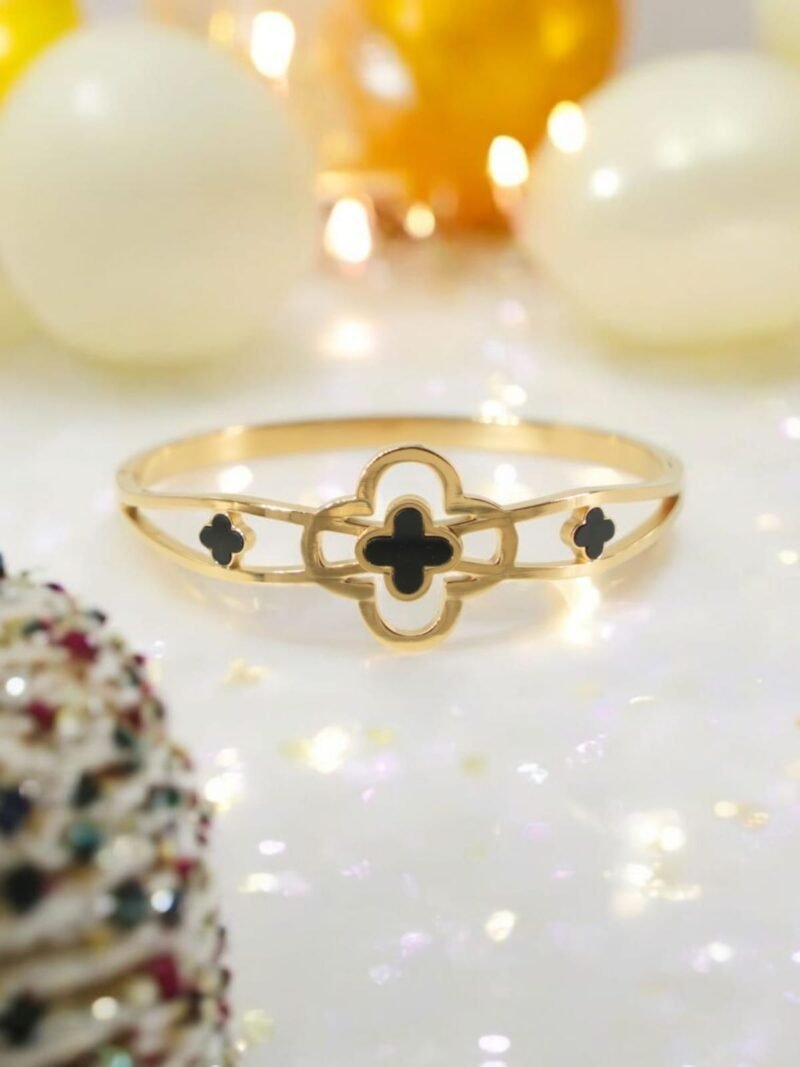 Midnight Clover Bracelet – Anti-Tarnish Gold Elegance - Image 2
