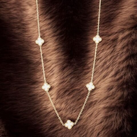 White Clover Charm Chain – Elegant Everyday Wear