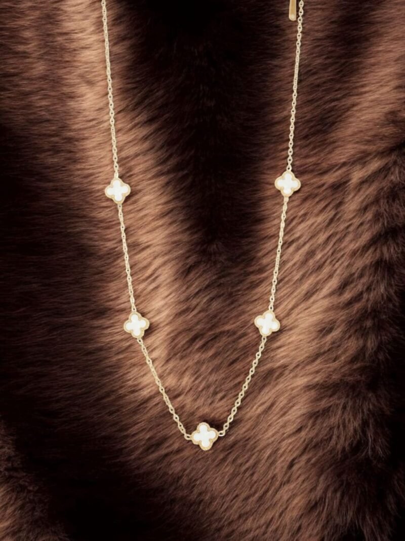 White Clover Charm Chain – Elegant Everyday Wear
