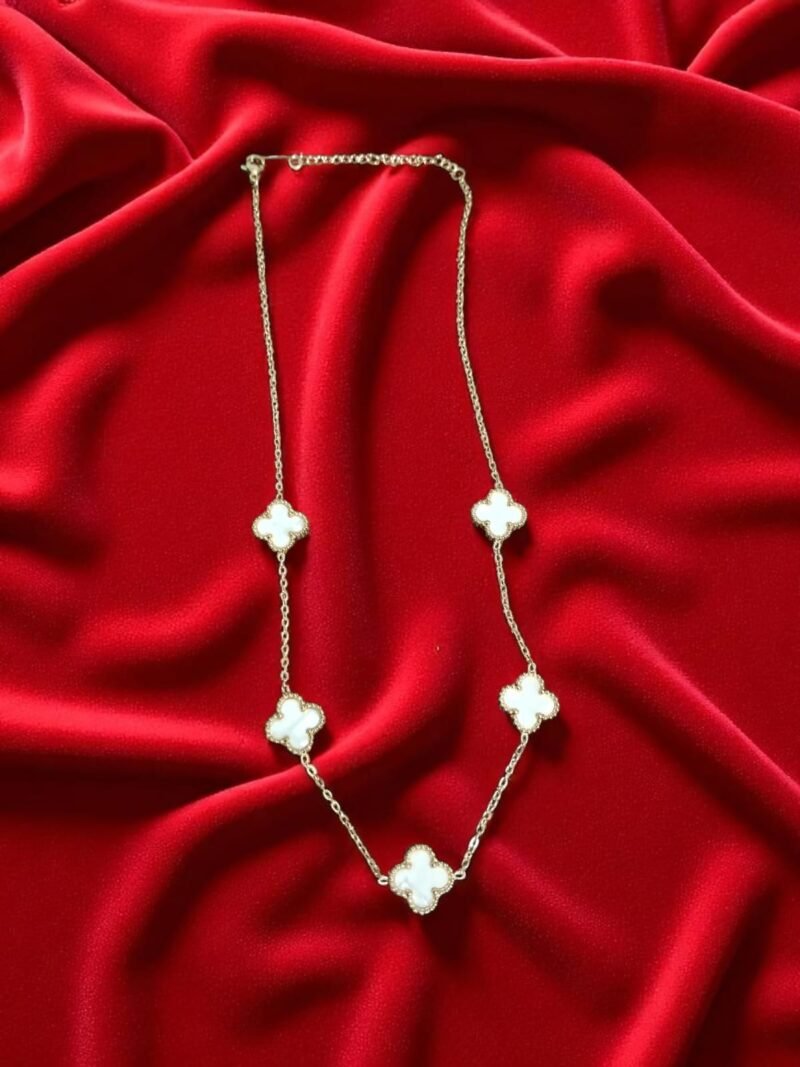 Royal Clover Chain – White Inlay with Textured Frame