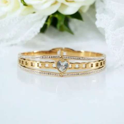 Crystal Heart Link Bracelet – Anti-Tarnish Golden Shine