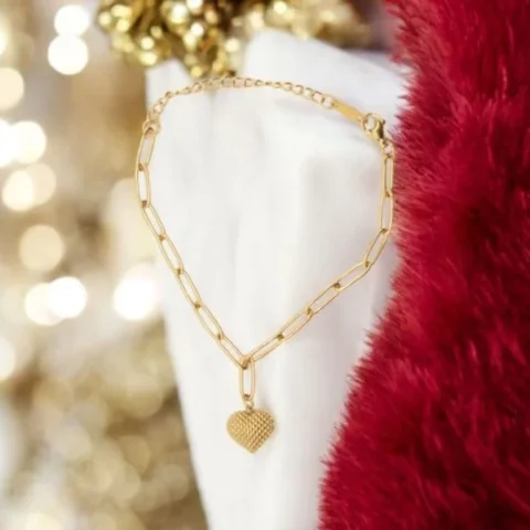 Golden Linked Heart Charm Bracelet – Elegant Minimal Style