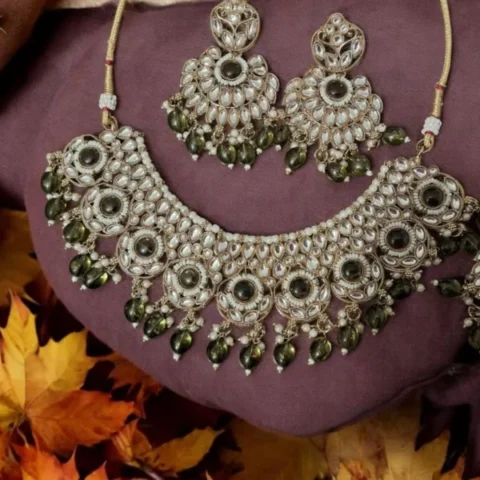 Hariyaali kunda Jewelley set with Tikka