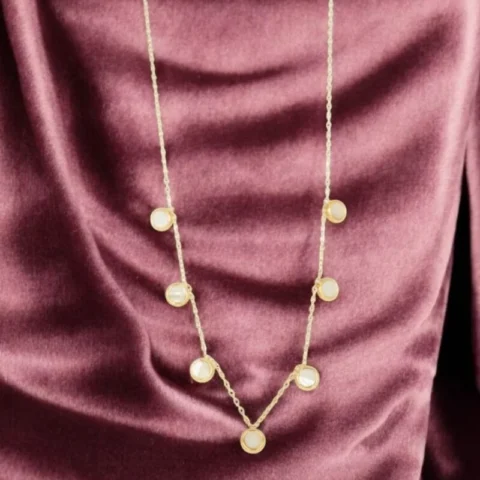 Pearl Glow Chain – Gold Framed Mother of Pearl Discs