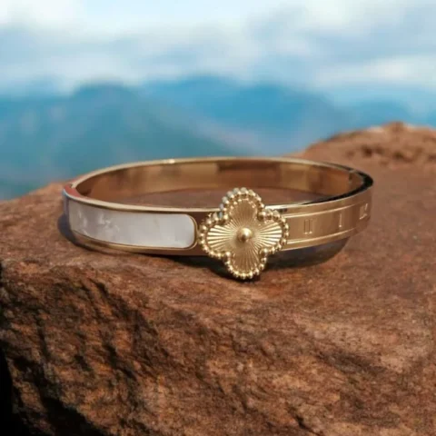 Sahara Bloom Bracelet – Shell Enamel with Textured Gold Charm