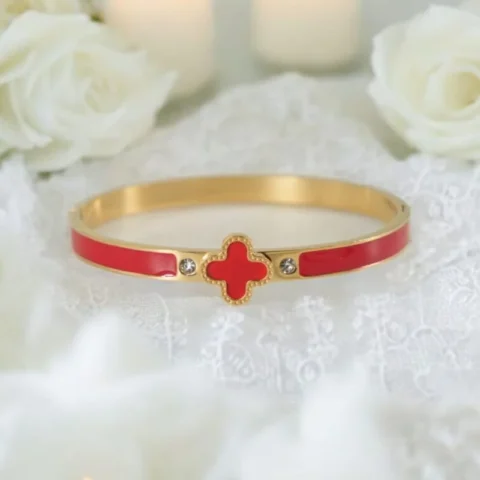 Scarlet Charm Bracelet – Red Enamel & Golden Clover Detail