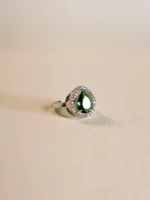 Hariyali Grace – Emerald Crystal Halo Ring