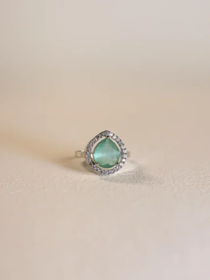 Nilpari Aura – Mint Crystal Halo Elegance Ring