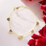 Golden Heartbeat – Minimal Heart Charm Bracelet
