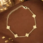 Petite Bloom – Golden Floral Charm Chain Bracelet