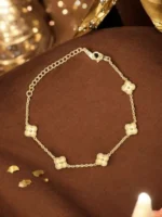 Petite Bloom – Golden Floral Charm Chain Bracelet