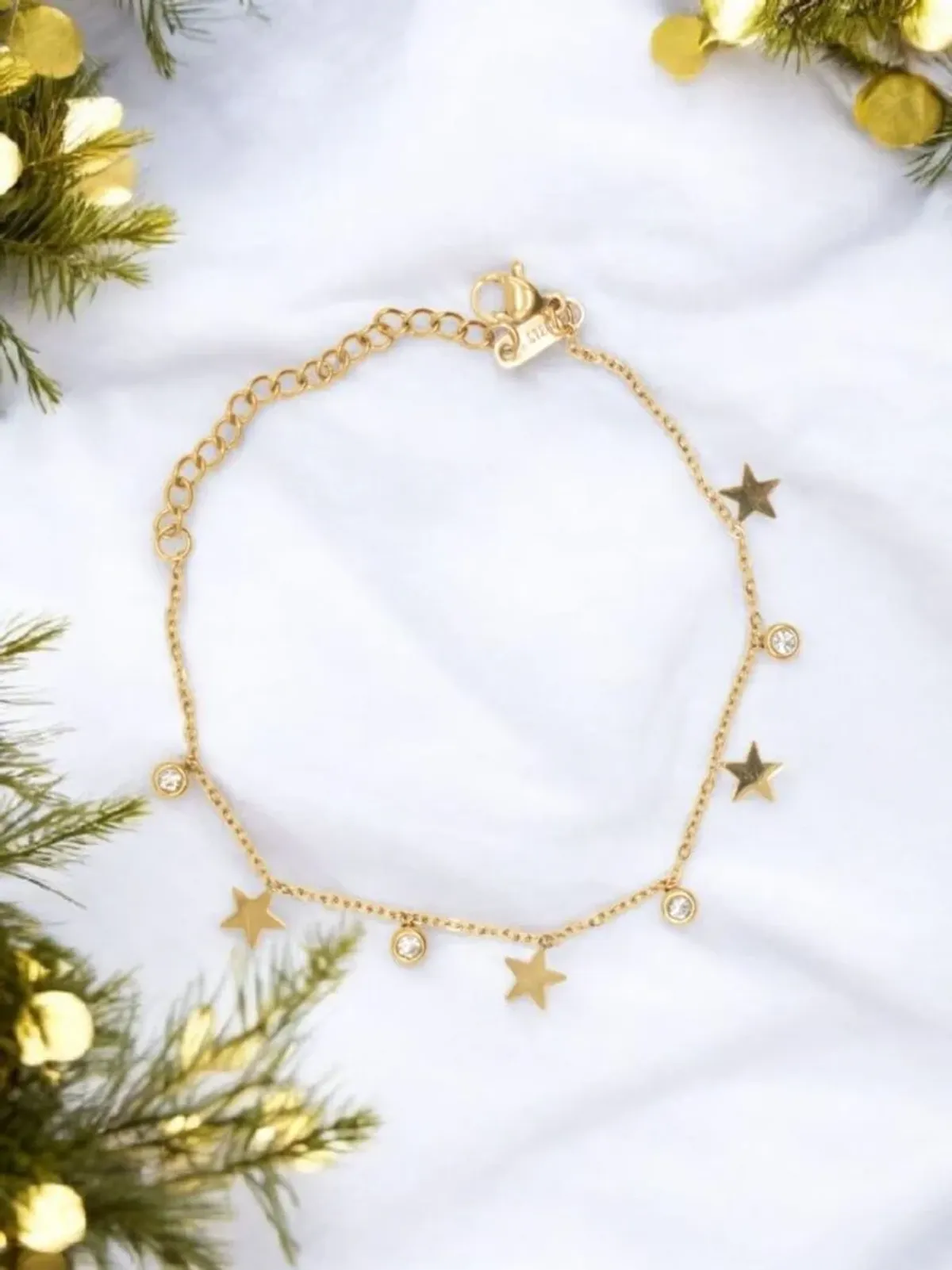 FF077_1765470439842_7gxnexe3ehz8wig Celestial Spark – Golden Twinkle Star Charm Bracelet - Image 1