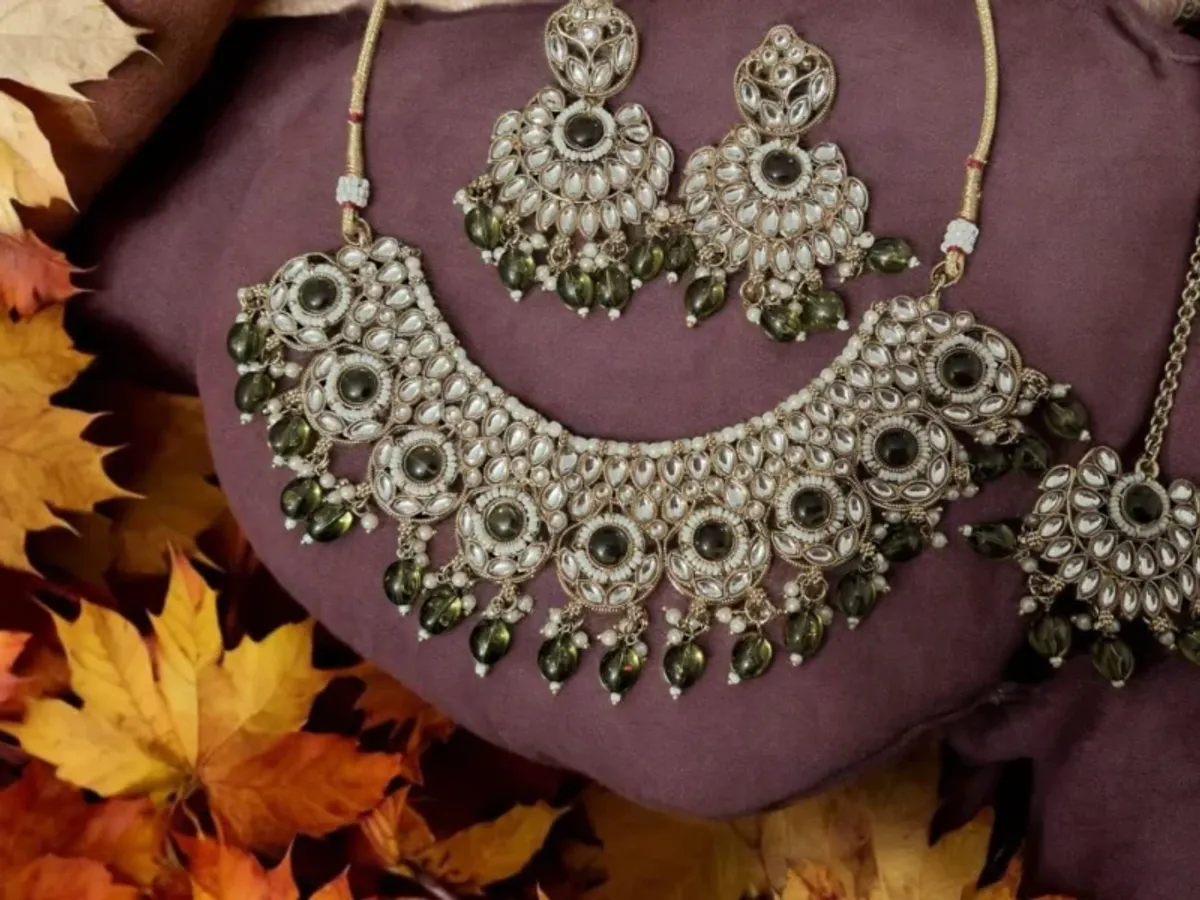 FF107_1765470435721_qmslk5sxhduoc95 Green Hariyali Kundan Jewellery Set With Tikka for Women - Image 1