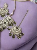 Green Hariyali Kundan Jewellery Set With Tikka for Women - Image 4