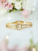 Golden Heart Halo – Anti-Tarnish Love Glow Bracelet