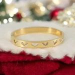 HeartGlow Elegance – Golden Crystal Heart Band Bracelet